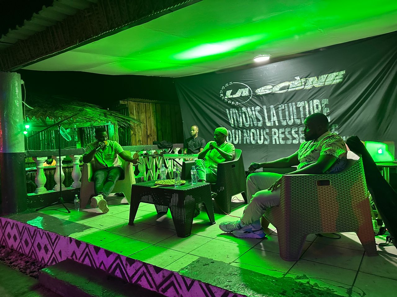 image « La scène », le talk-show sauce komoko